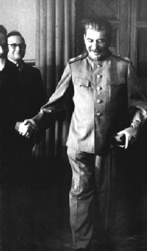 И. В. Сталин после вручения ему ордена 